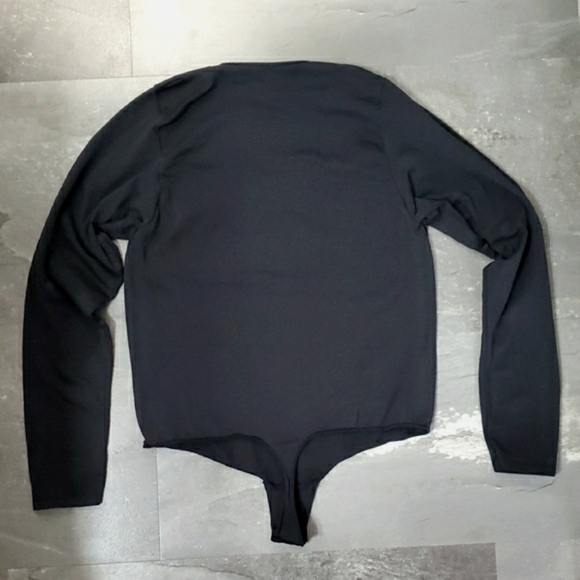 SKIMS Essential Black Long Sleeve Thong Bodysuit. Scoop Distressed Neck. 2X/ 3X. - Picture 3 of 10